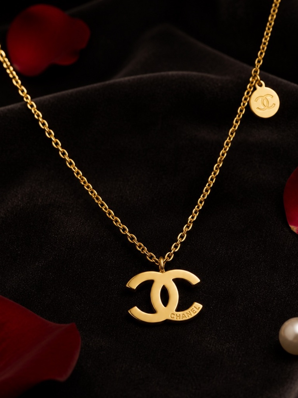 Gold Interlocking CC Pendant Necklace - Polished Gold